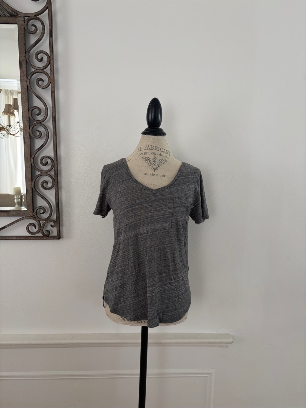 Abercrombie & Fitch Heather Gray V-Neck Short Sleeve Tee